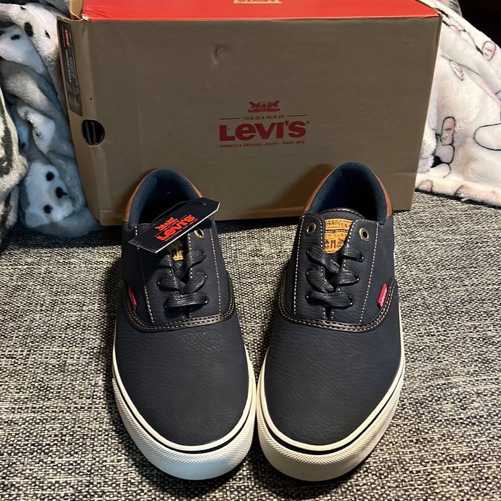 NWT Levi's Ethan Sneakers